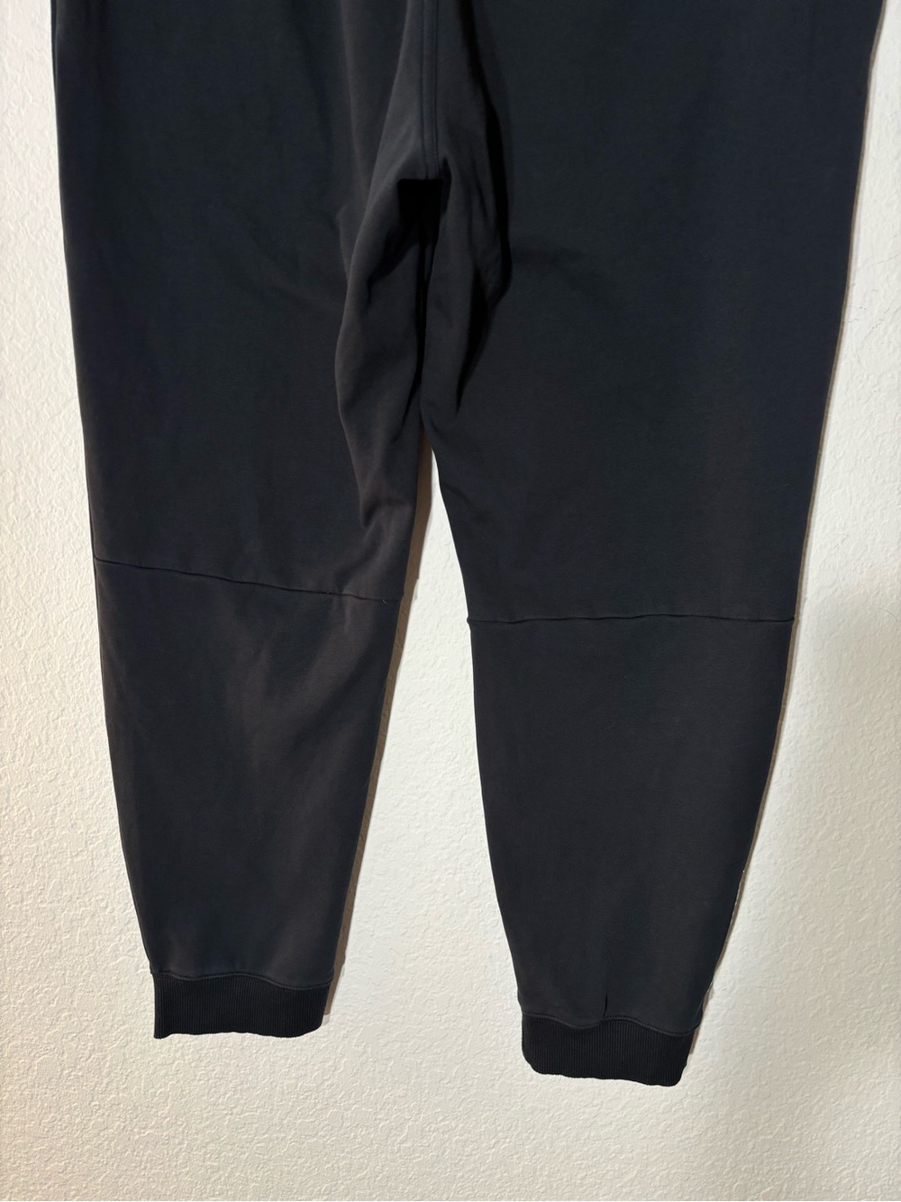 TravisMathew Jogger Pants Size XL Black Drawstring Logo Athletic Golf Pants - Picture 12 of 14